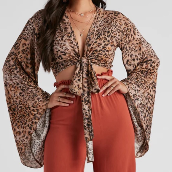 Windsor Leopard Tie Front Bell Sleeve Crop Top Size XS - Picture 1 of 5